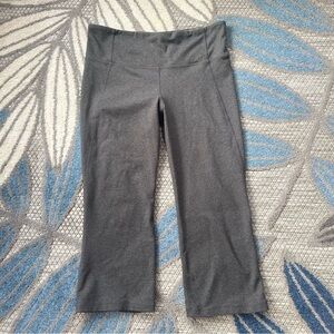 Lululemon Women’s Gray Gather & Crow Slit Hem Crop Capri Pants Size 8 Inseam 20”